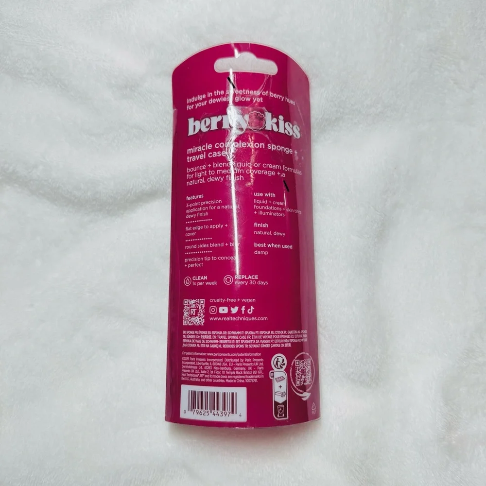 Real Techniques Berry Kiss Miracle Complexion Sponge + Travel Case - New